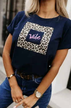 T-SHIRT Z PANTERKOWYM NADRUKIEM VIBE GRANATOWY
