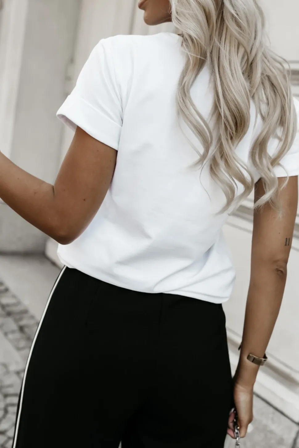 T-SHIRT Z PANTERKOWYM NADRUKIEM VIBE BIAŁY