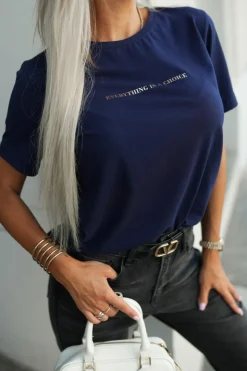 T-SHIRT ZE ZŁOTYM NAPISEM EVERYTHING IS A CHOICE GRANATOWY