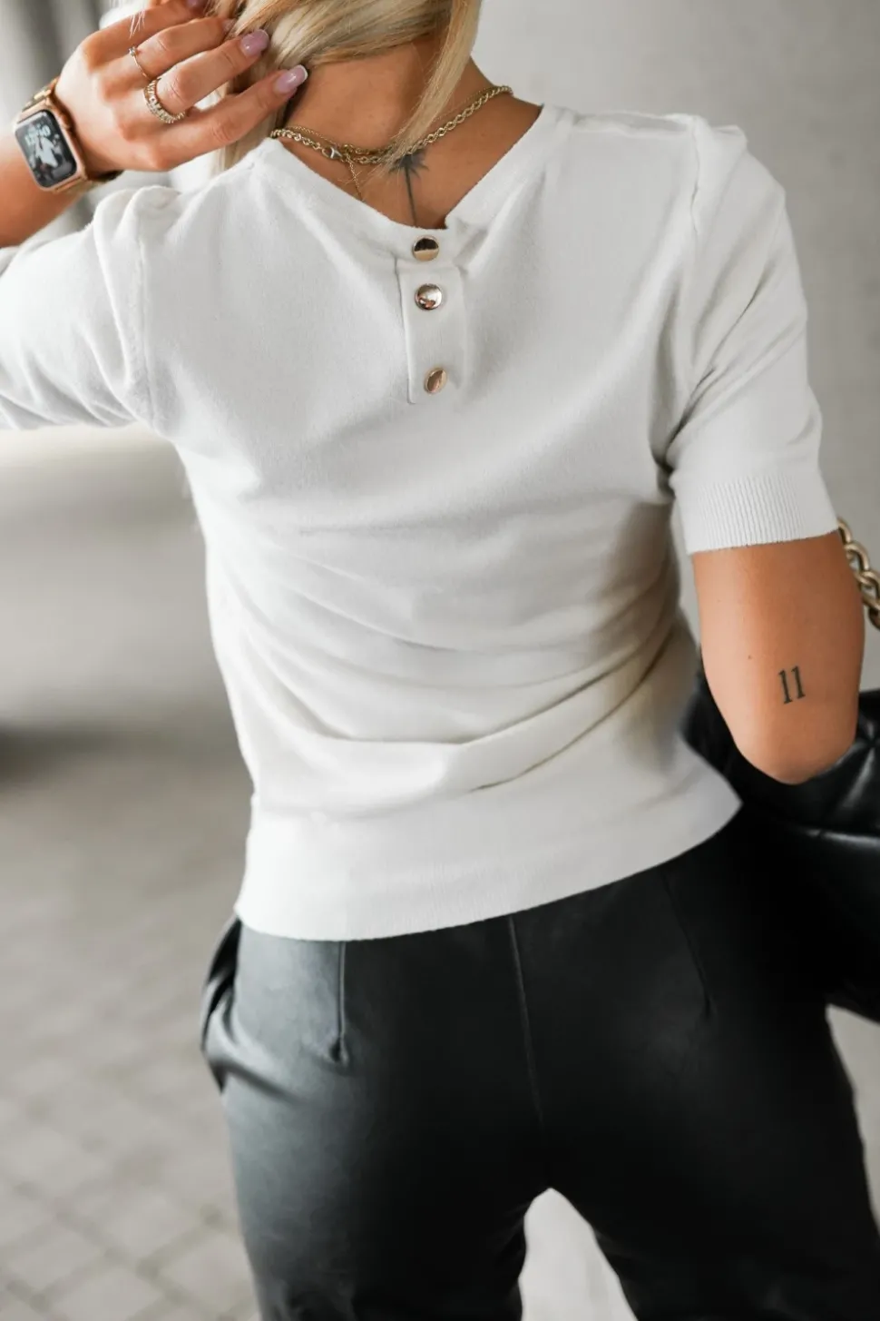 WISKOZOWY SWETEREK Z KRÓTKIM RĘKAWEM BEŻOWY