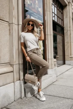 WISKOZOWY SWETEREK Z KRÓTKIM RĘKAWEM BEŻOWY